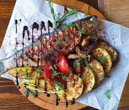 Форель с овощами гриль